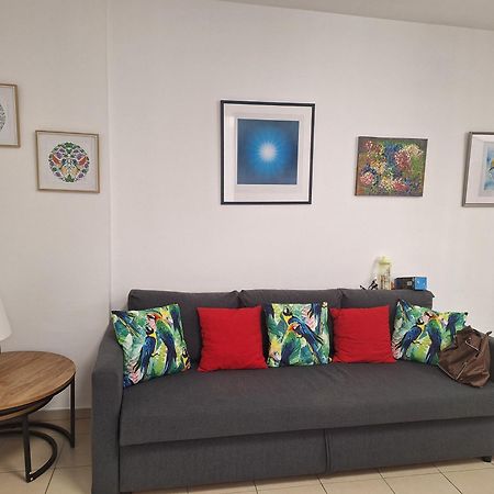 Amazing Apartment For 3 Guests Steps From The Beach เนทันยา ภายนอก รูปภาพ