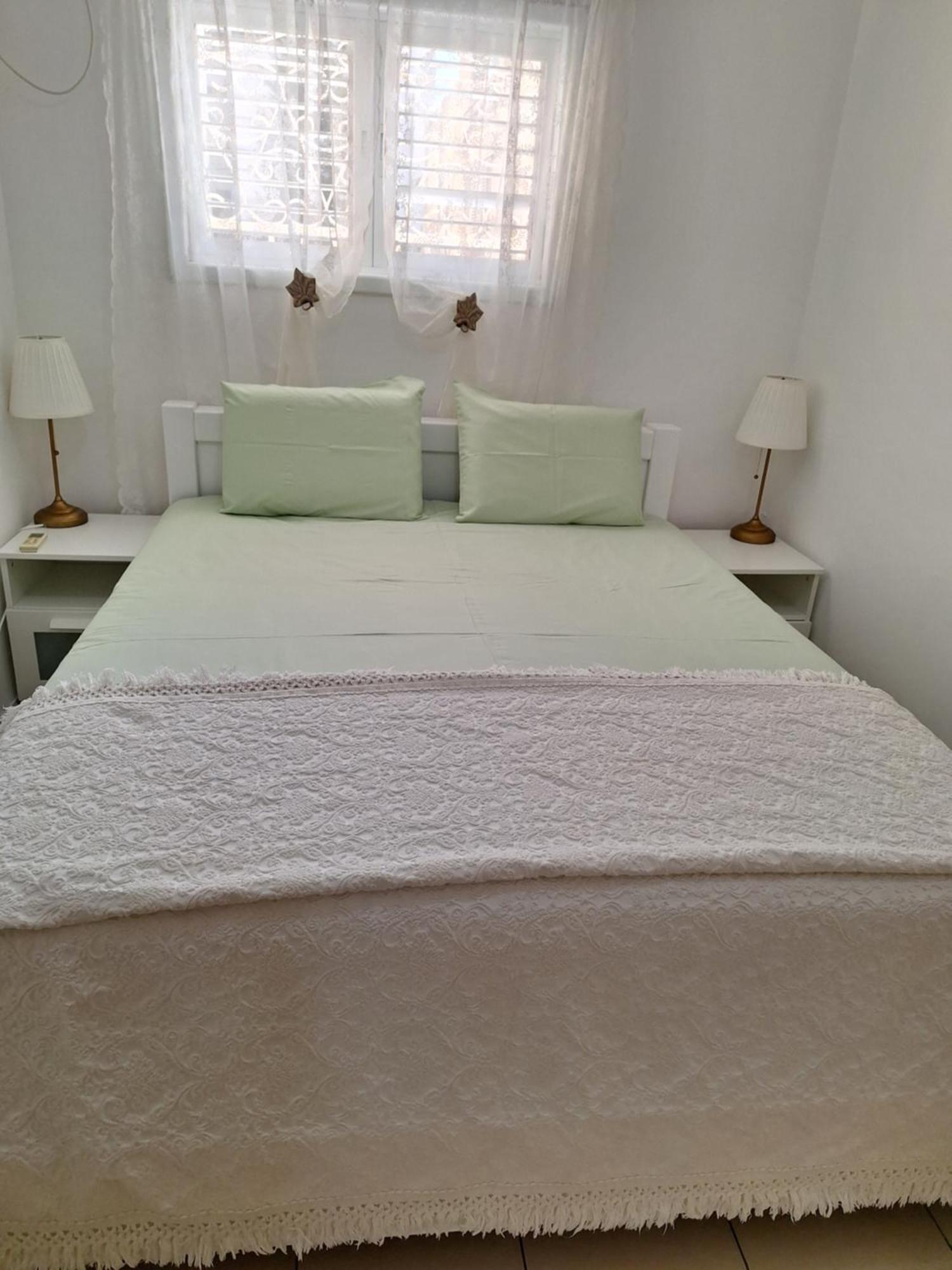 Amazing Apartment For 3 Guests Steps From The Beach เนทันยา ภายนอก รูปภาพ